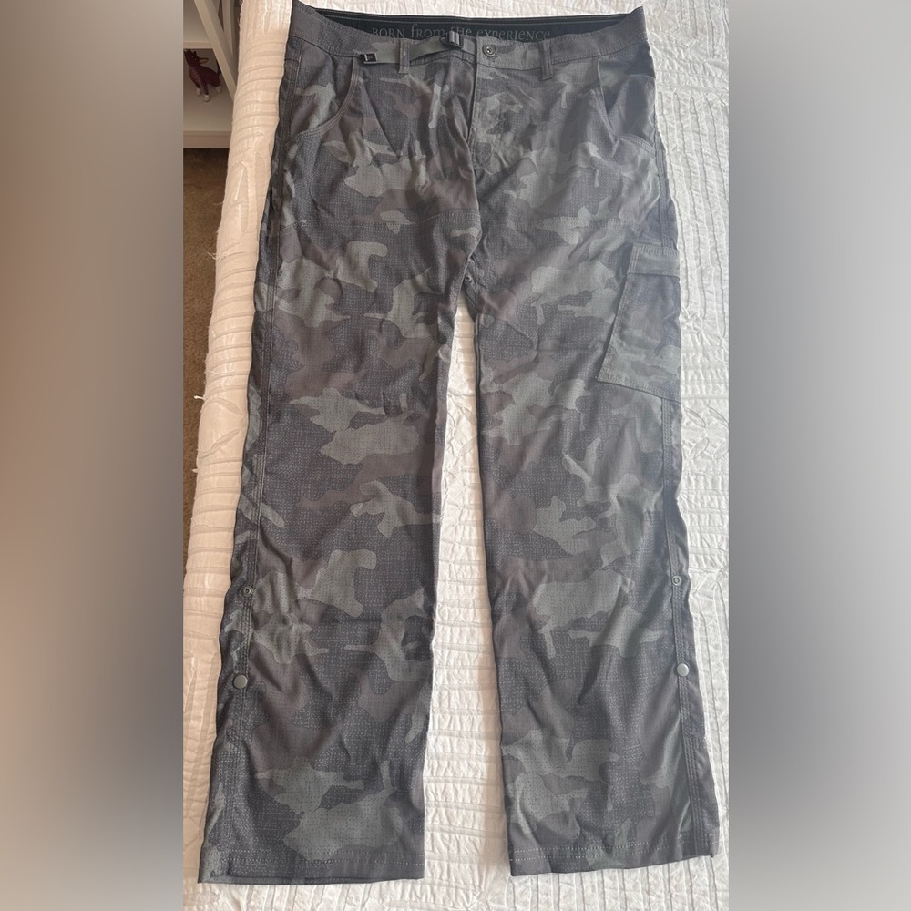 Prana Gray Camo convertible Pants, men’s size 36 x 30. Excellent Condition